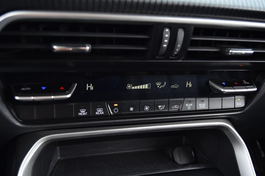 Mazda CX-90 Vehicle Full-screen Gallery Image 15