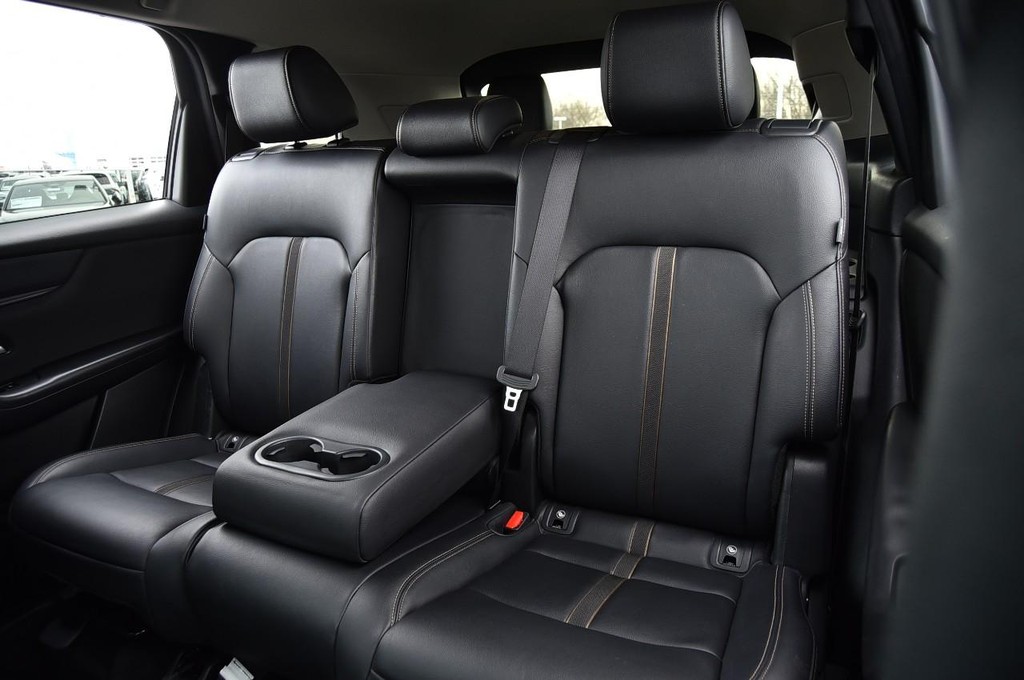 Mazda CX-90 Vehicle Full-screen Gallery Image 22