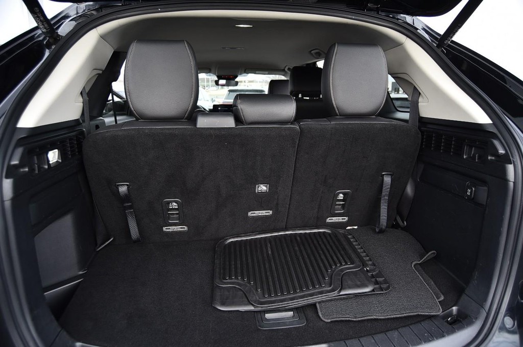 Mazda CX-90 Vehicle Full-screen Gallery Image 25