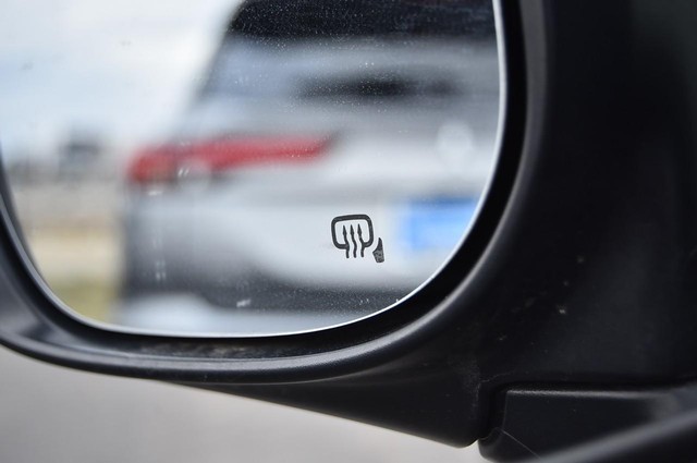 Subaru Crosstrek Vehicle Image 09