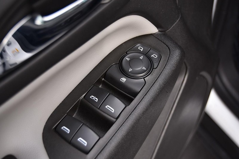 Chevrolet Equinox Vehicle Full-screen Gallery Image 08