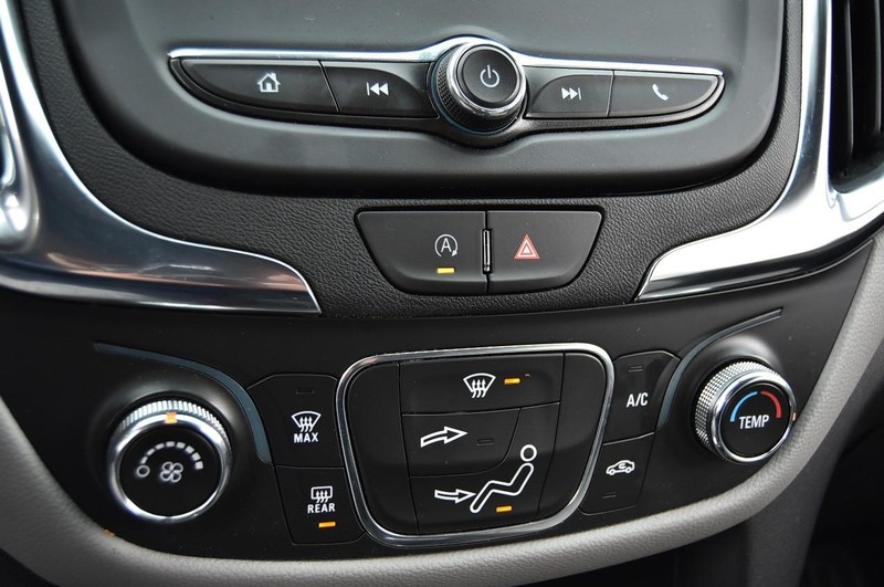 Chevrolet Equinox Vehicle Full-screen Gallery Image 13