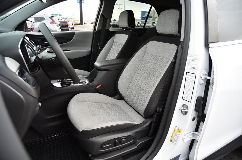 Chevrolet Equinox Vehicle Full-screen Gallery Image 17
