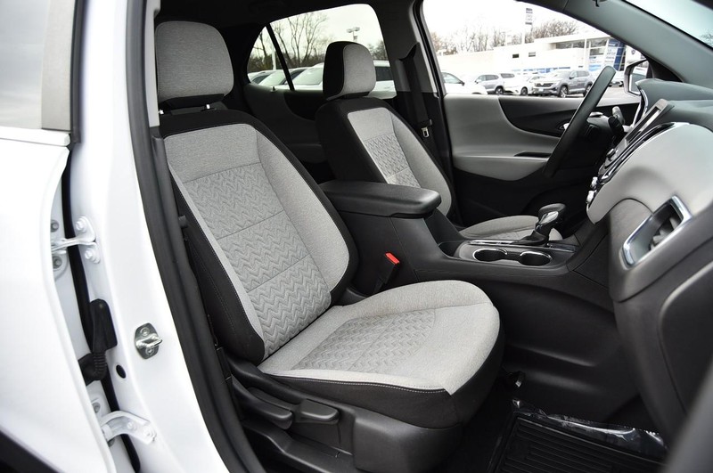 Chevrolet Equinox Vehicle Full-screen Gallery Image 18