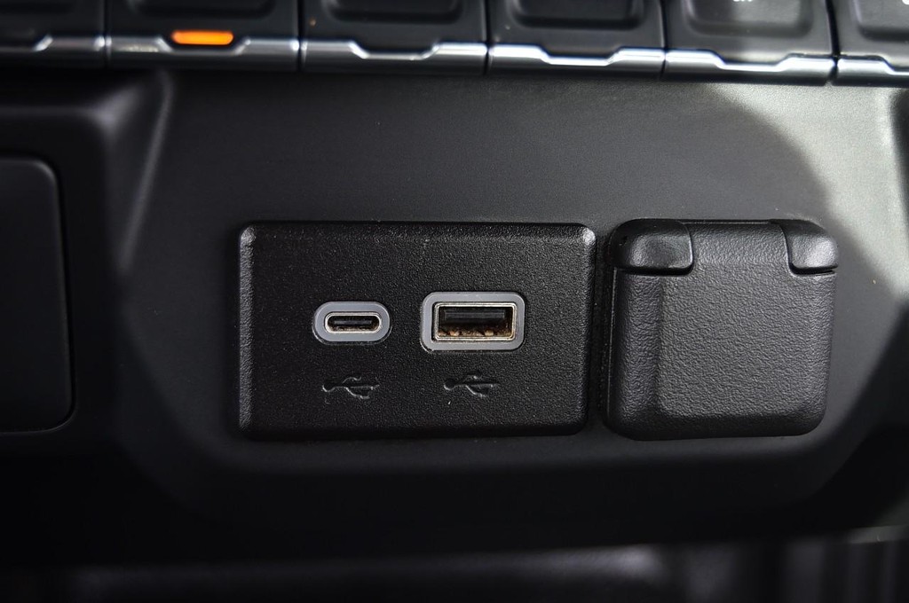 Chevrolet Silverado 1500 Vehicle Full-screen Gallery Image 16