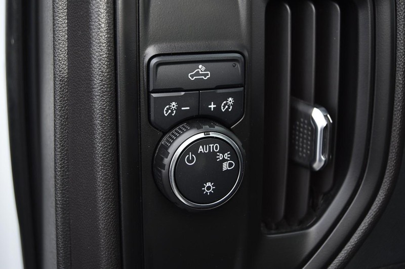 Chevrolet Silverado 1500 Vehicle Full-screen Gallery Image 11