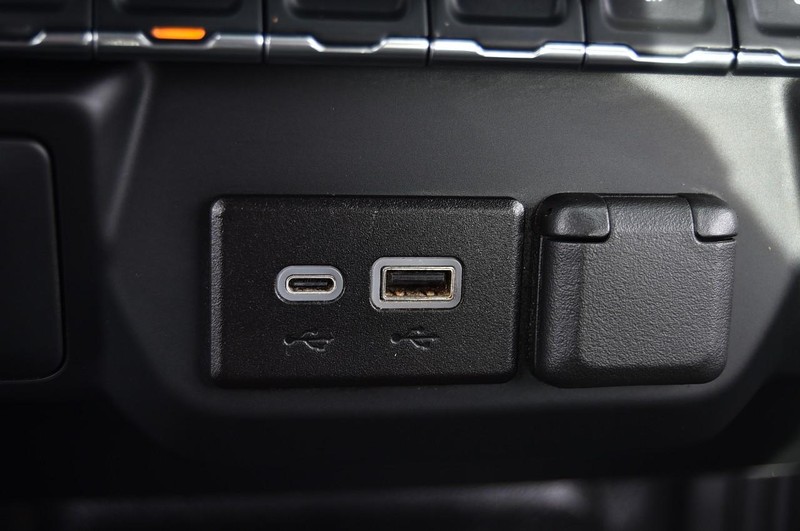 Chevrolet Silverado 1500 Vehicle Full-screen Gallery Image 16