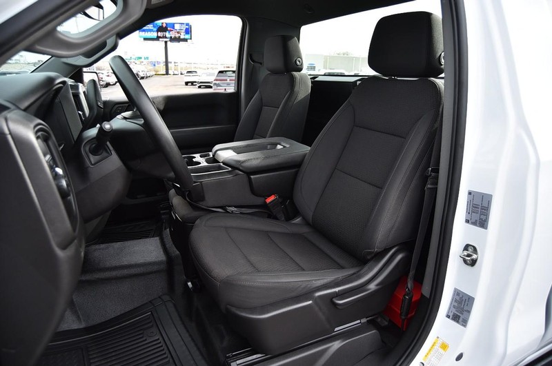 Chevrolet Silverado 1500 Vehicle Full-screen Gallery Image 19