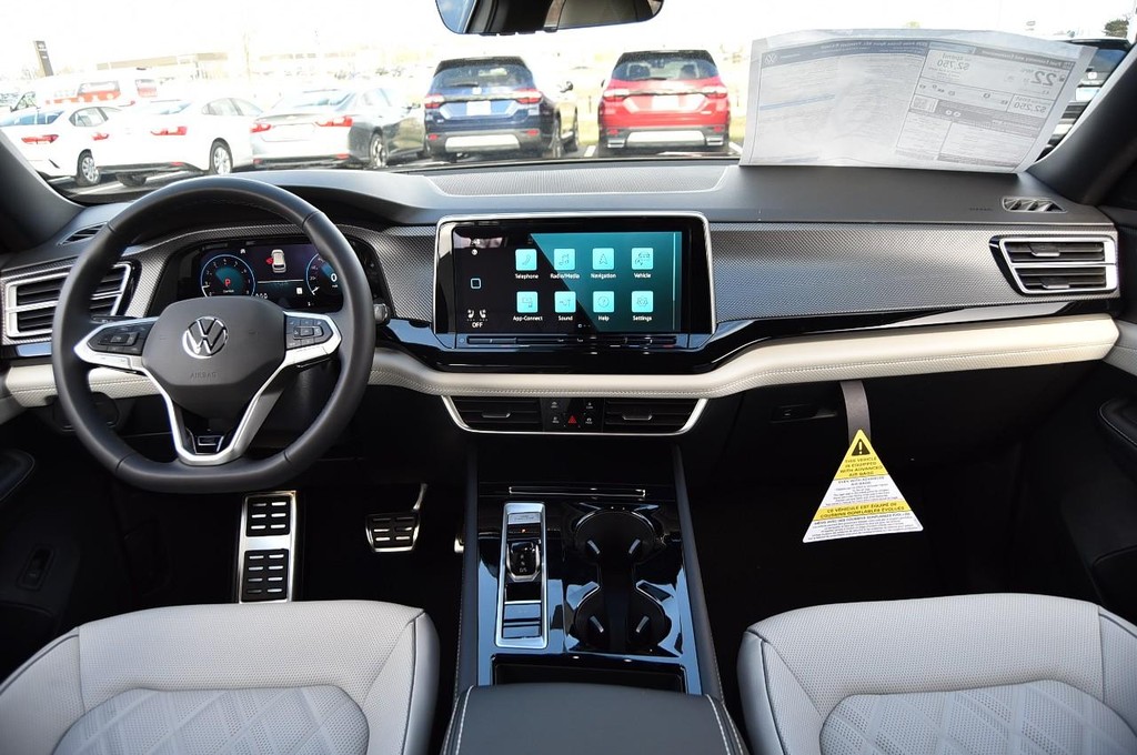 Volkswagen Atlas Cross Sport Vehicle Full-screen Gallery Image 7