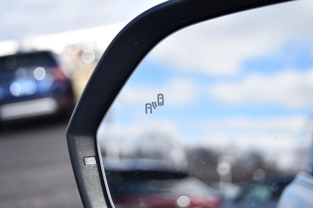 Volkswagen Atlas Cross Sport Vehicle Full-screen Gallery Image 10