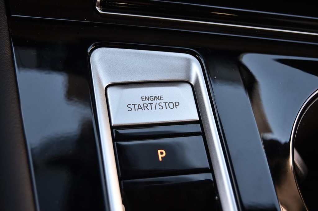 Volkswagen Atlas Cross Sport Vehicle Full-screen Gallery Image 17