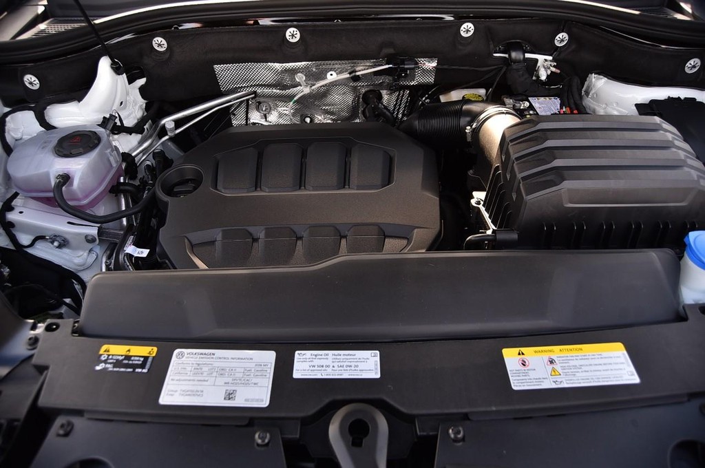 Volkswagen Atlas Cross Sport Vehicle Full-screen Gallery Image 27