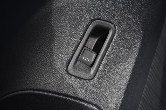 Volkswagen Atlas Cross Sport Vehicle Image 09