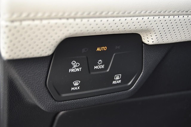 Volkswagen Atlas Cross Sport Vehicle Image 11