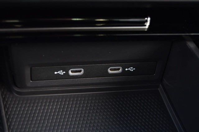 Volkswagen Atlas Cross Sport Vehicle Image 16