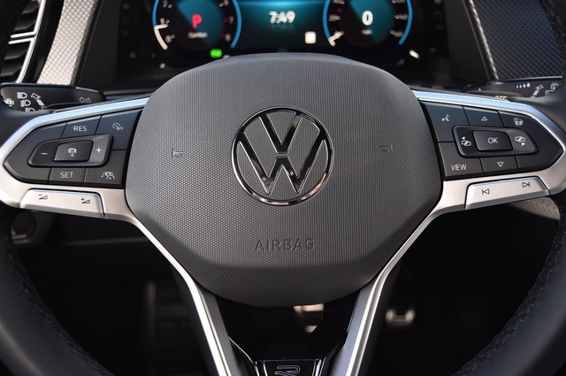 Volkswagen Atlas Cross Sport Vehicle Image 18