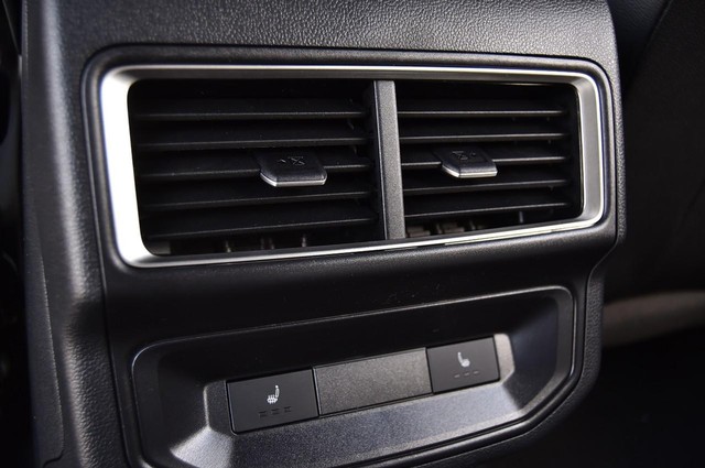 Volkswagen Atlas Cross Sport Vehicle Image 23