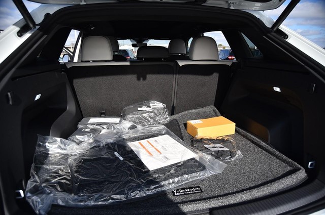 Volkswagen Atlas Cross Sport Vehicle Image 25