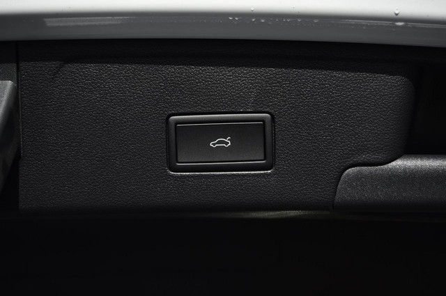 Volkswagen Atlas Cross Sport Vehicle Image 26