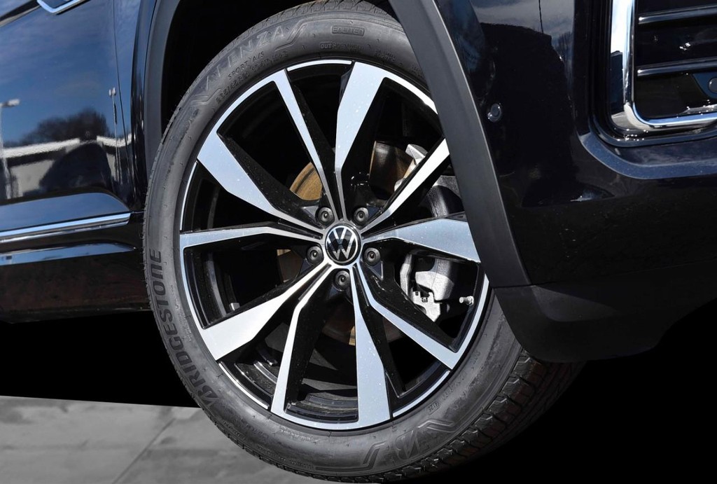 Volkswagen Atlas Vehicle Full-screen Gallery Image 3