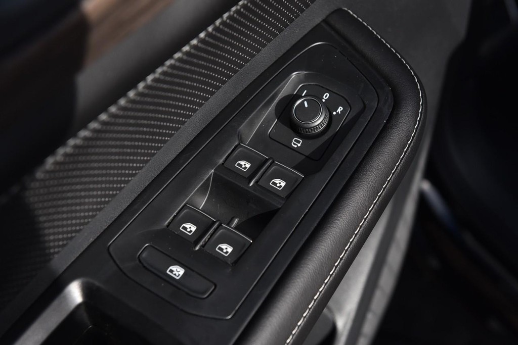 Volkswagen Atlas Vehicle Full-screen Gallery Image 8