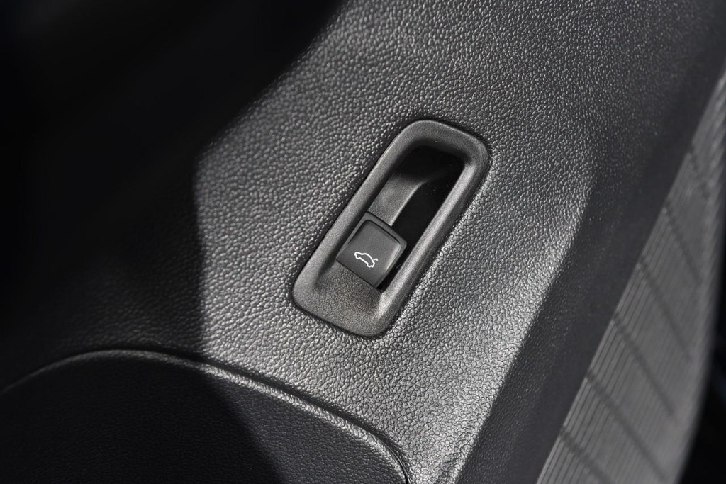 Volkswagen Atlas Vehicle Full-screen Gallery Image 9