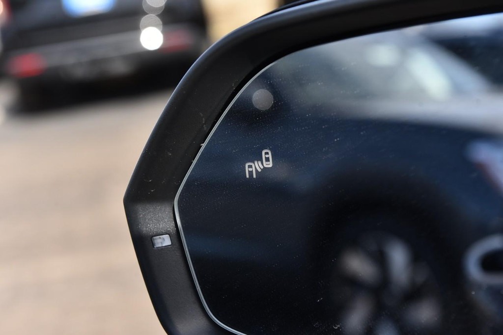 Volkswagen Atlas Vehicle Full-screen Gallery Image 10