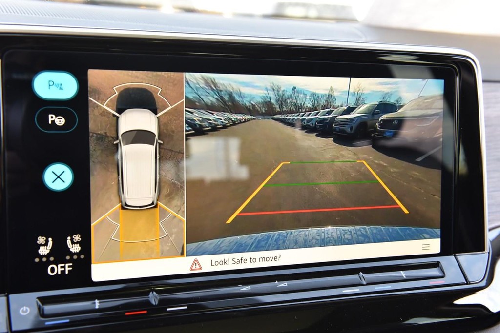 Volkswagen Atlas Vehicle Full-screen Gallery Image 13