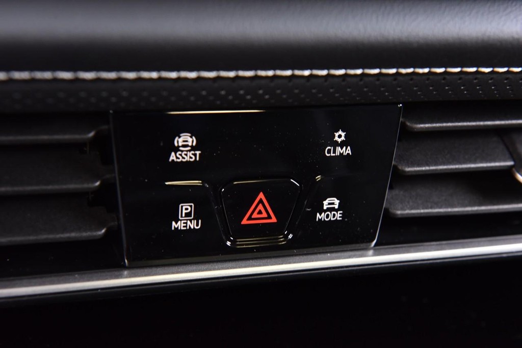 Volkswagen Atlas Vehicle Full-screen Gallery Image 15