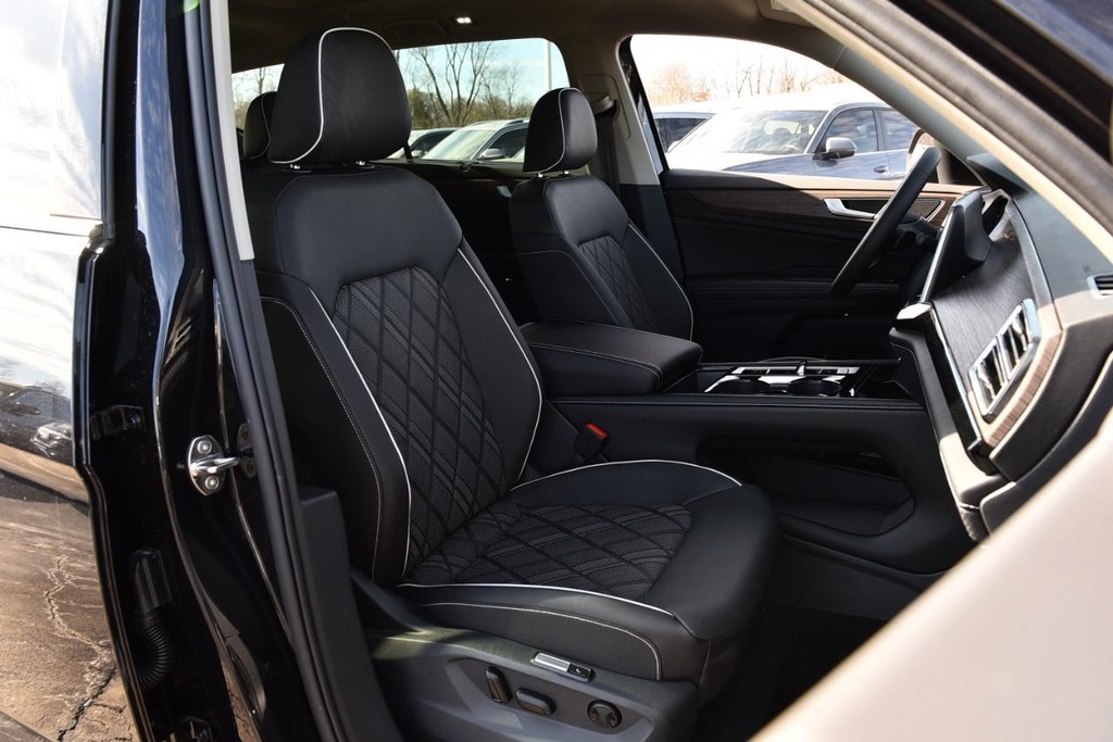 Volkswagen Atlas Vehicle Full-screen Gallery Image 20