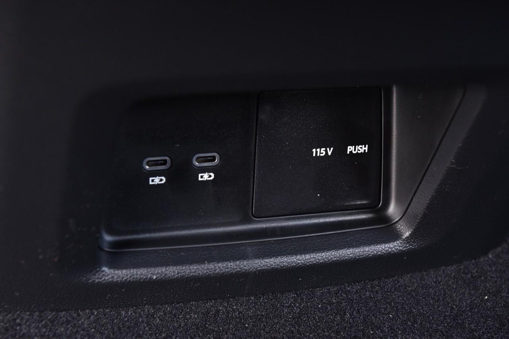 Volkswagen Atlas Vehicle Full-screen Gallery Image 24