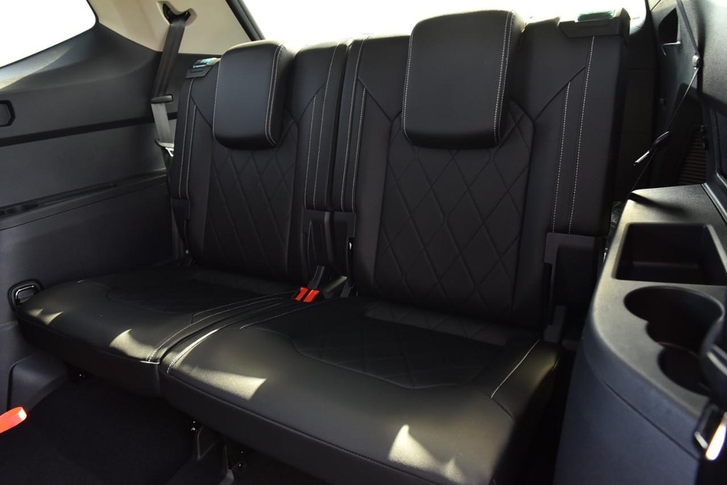 Volkswagen Atlas Vehicle Full-screen Gallery Image 25