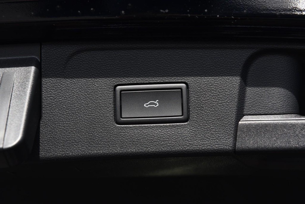 Volkswagen Atlas Vehicle Full-screen Gallery Image 27