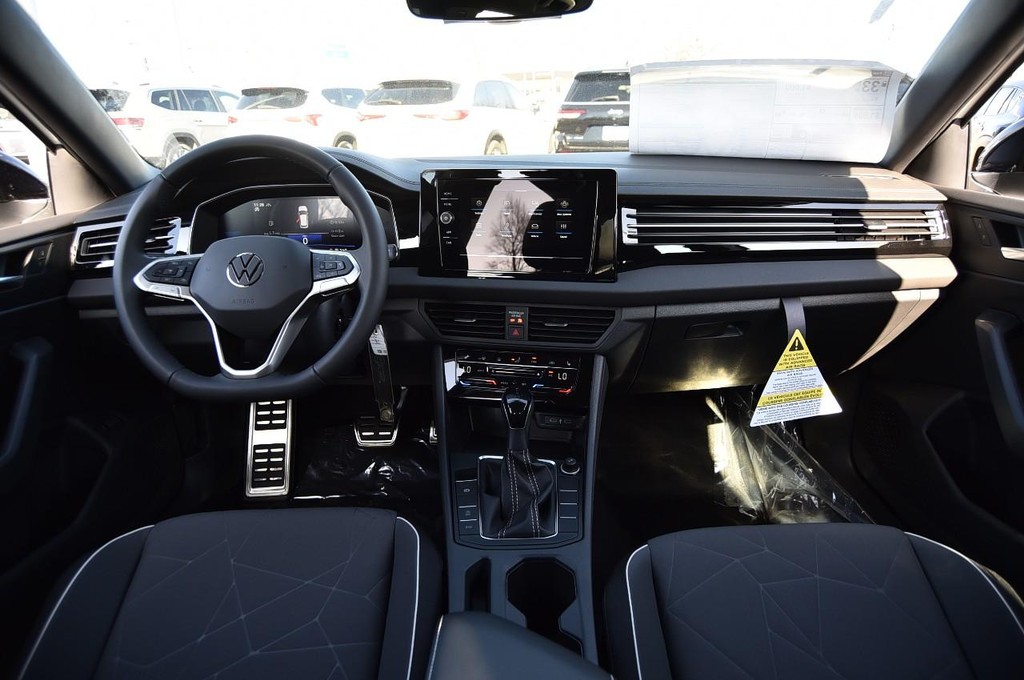 Volkswagen Jetta Vehicle Full-screen Gallery Image 7