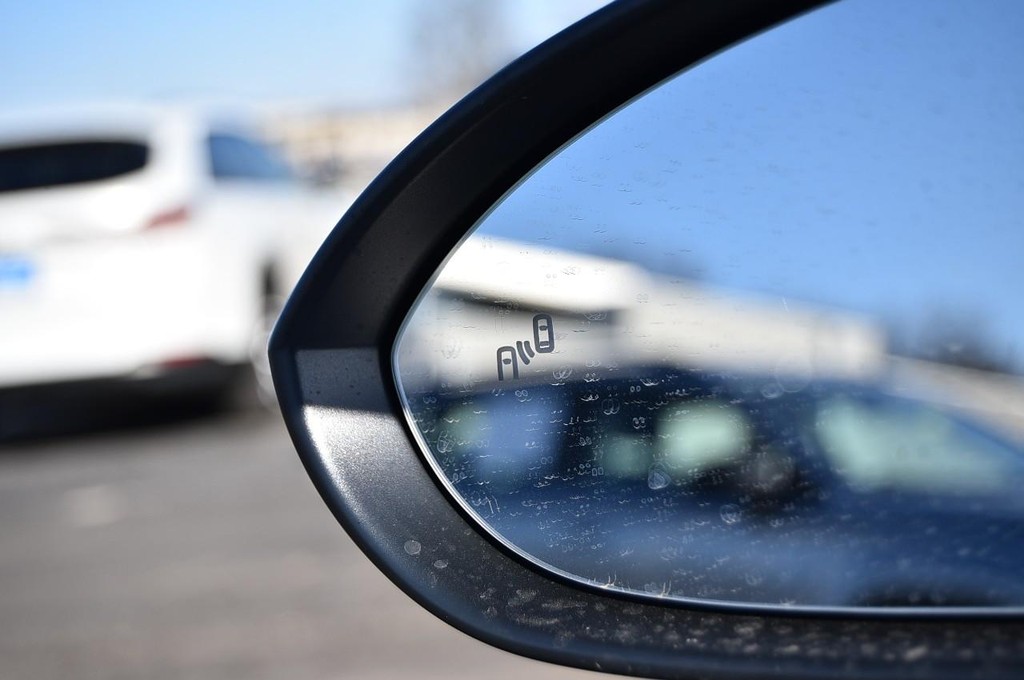 Volkswagen Jetta Vehicle Full-screen Gallery Image 10