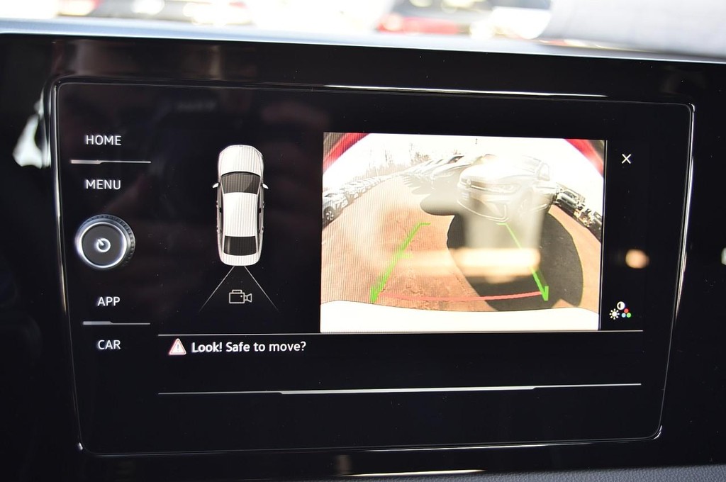 Volkswagen Jetta Vehicle Full-screen Gallery Image 13