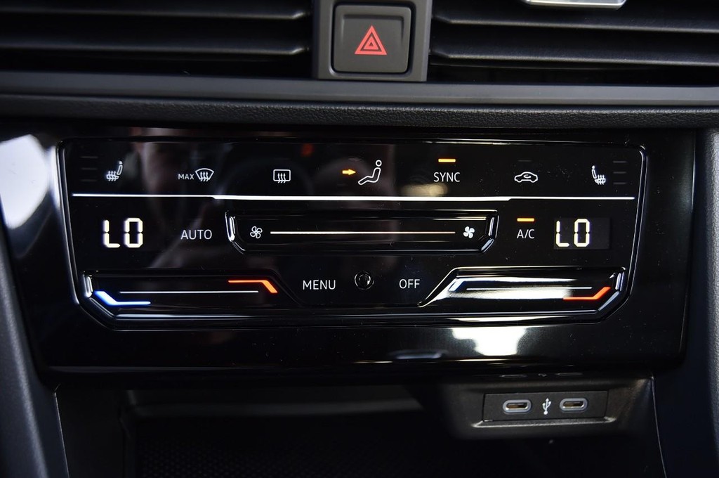 Volkswagen Jetta Vehicle Full-screen Gallery Image 15