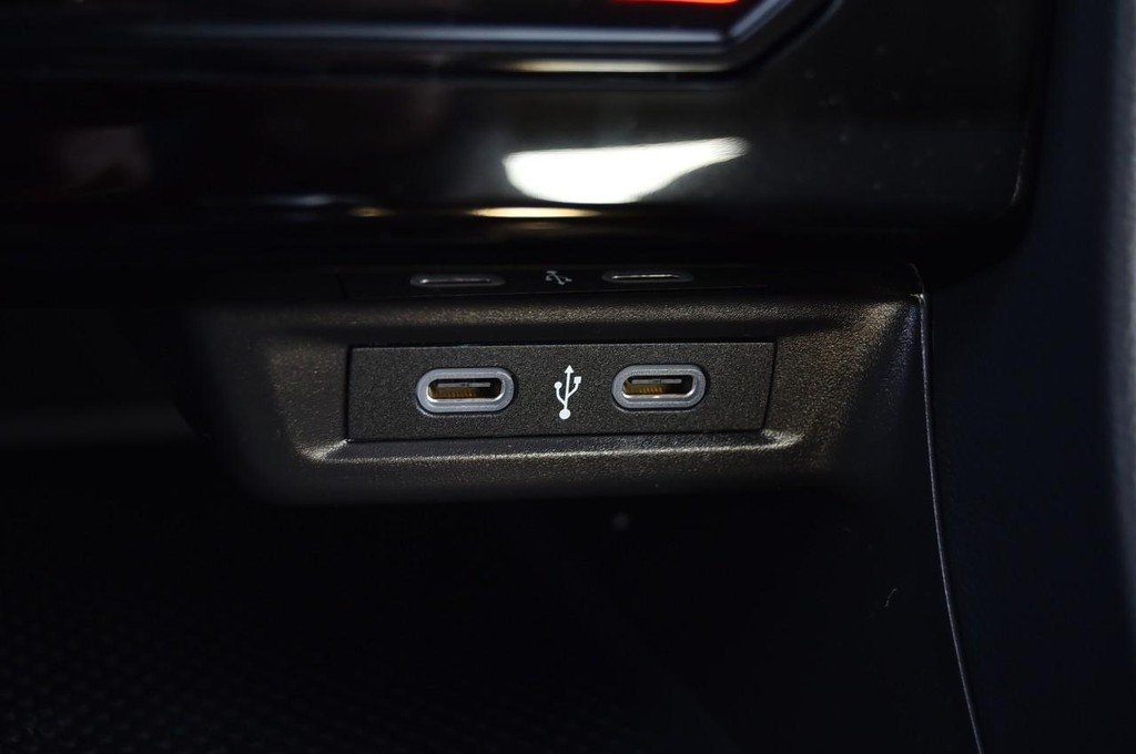 Volkswagen Jetta Vehicle Full-screen Gallery Image 16