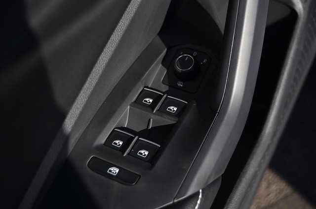 Volkswagen Jetta Vehicle Image 08