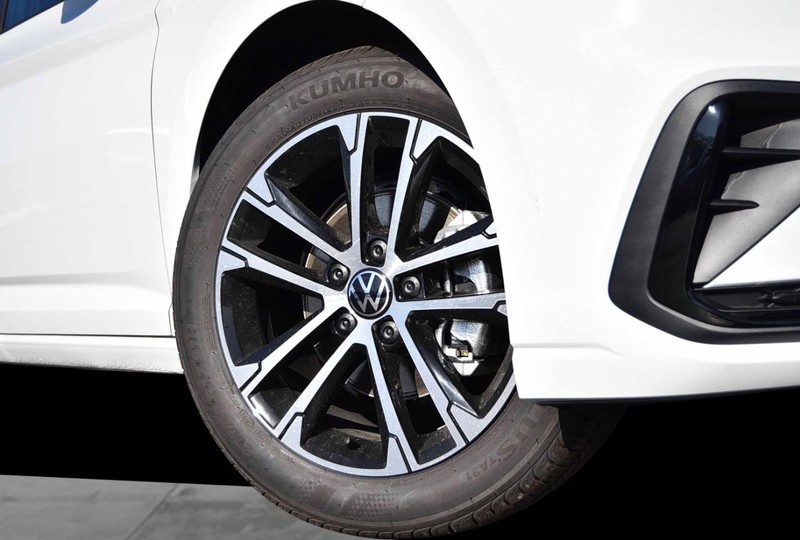 Volkswagen Jetta Vehicle Image 03