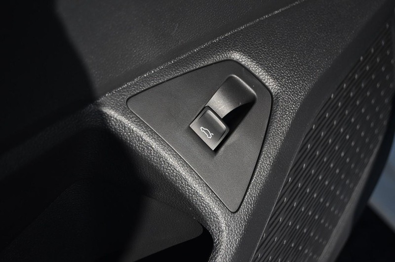 Volkswagen Jetta Vehicle Image 09