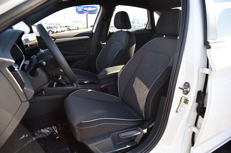 Volkswagen Jetta Vehicle Image 19