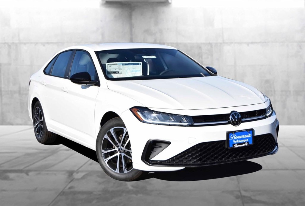 Volkswagen Jetta Vehicle Full-screen Gallery Image 2