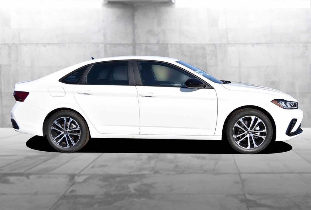 Volkswagen Jetta Vehicle Full-screen Gallery Image 5