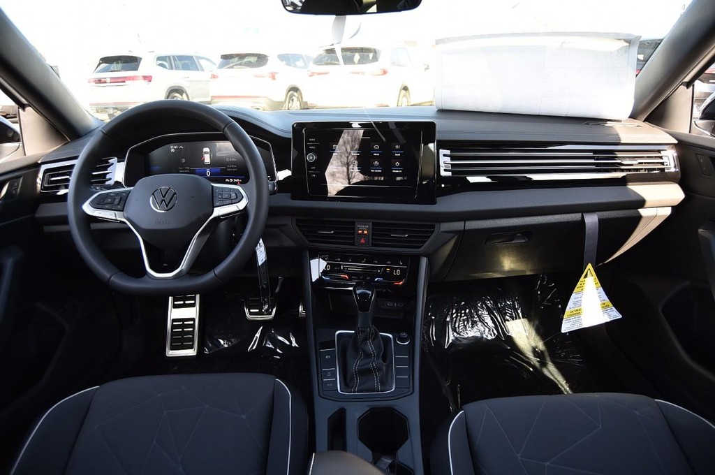 Volkswagen Jetta Vehicle Full-screen Gallery Image 7