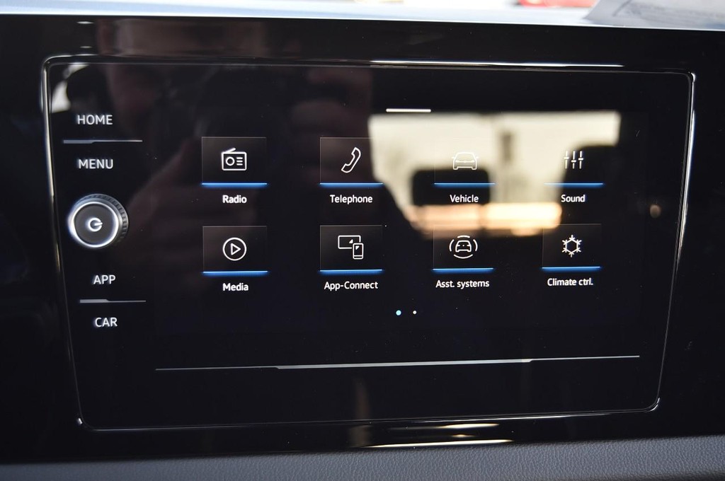 Volkswagen Jetta Vehicle Full-screen Gallery Image 14