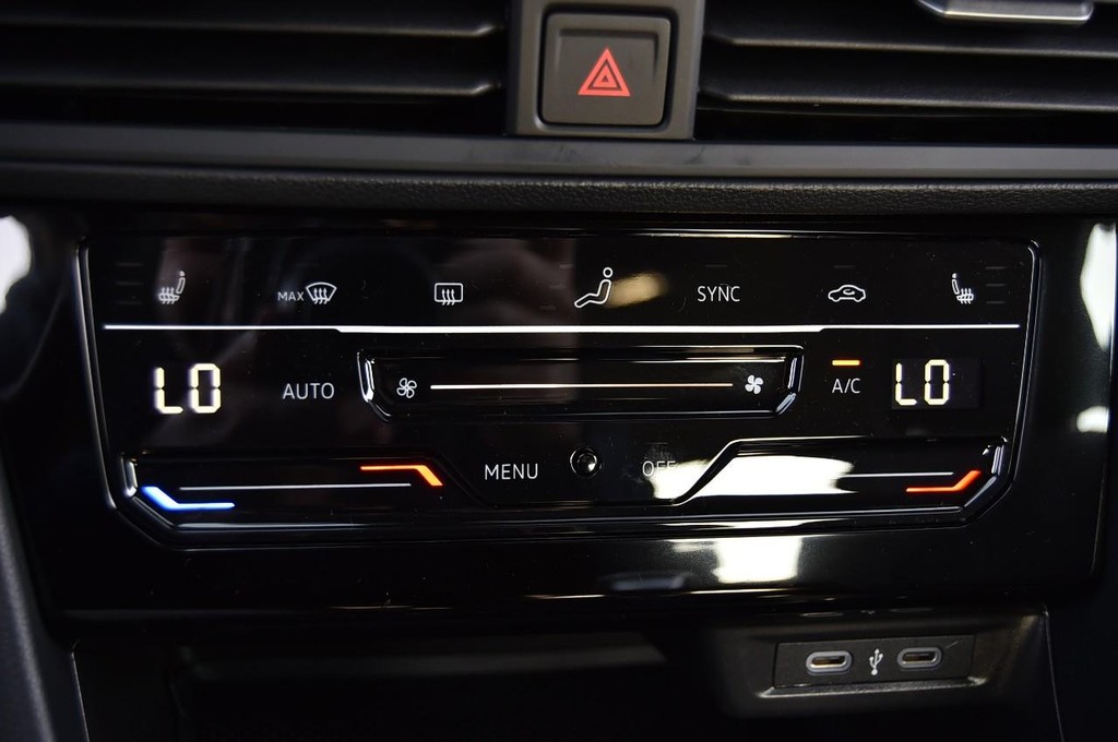 Volkswagen Jetta Vehicle Full-screen Gallery Image 15