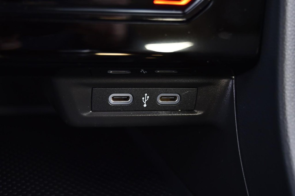 Volkswagen Jetta Vehicle Full-screen Gallery Image 16