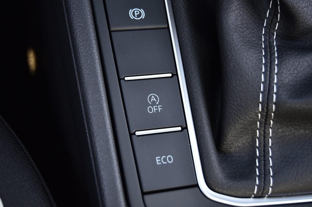 Volkswagen Jetta Vehicle Full-screen Gallery Image 17