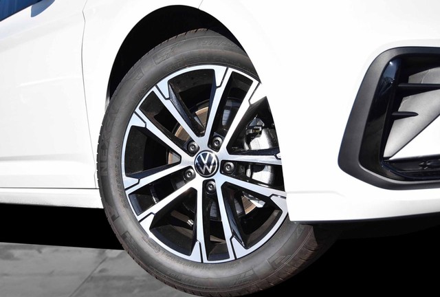 Volkswagen Jetta Vehicle Image 03